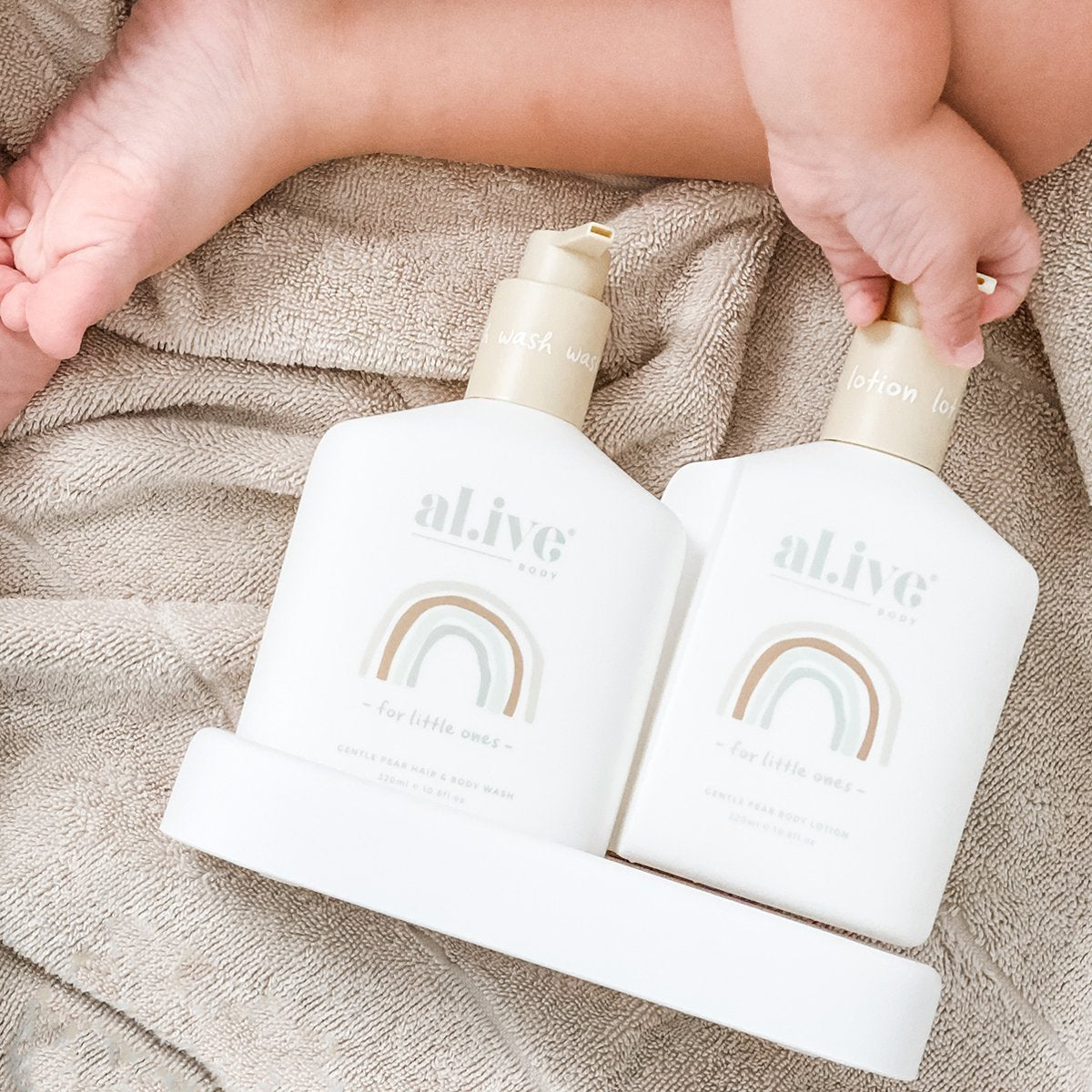 BABY DUO (HAIR/BODY WASH & LOTION + TRAY - GENTLE PEAR)
